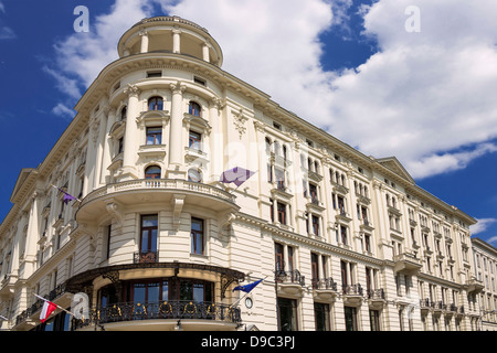 Attrazioni di Polonia. Varsavia Old Town. Krakowskie Przedmiescie street con Palazzo Vecchio. Foto Stock