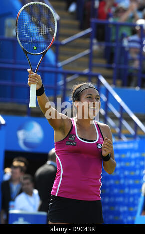 Heather Watson di Gran Bretagna celebra la sua vittoria sul Varvara Lepchenko a Eastbourne rennis Foto Stock