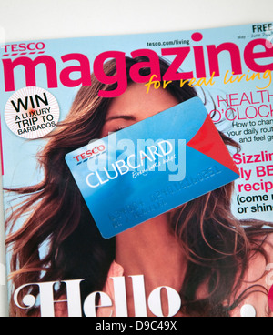 Tesco rivista per i clienti e Clubcard, Londra Foto Stock
