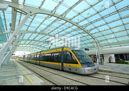 La stazione della metropolitana di Francisco Sa Carneiro aeroporto internazionale di Porto Portogallo Foto Stock