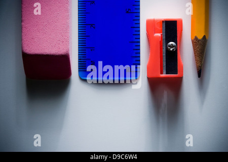 Eraser, righello, temperamatite e matita Foto Stock
