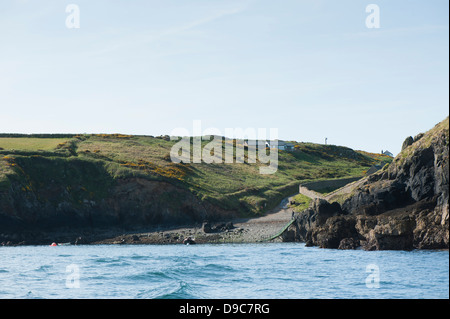 Lockley Lodge e lo sbarco per Skomer a Martin's Haven, vicino Marloes, South Pembrokeshire, Wales, Regno Unito Foto Stock