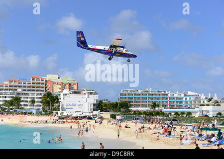 Maho Beach aeroplani San Martin Maarten isola dei Caraibi Antille Olandesi Foto Stock