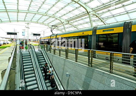 La stazione della metropolitana aeroporto internazionale di Porto Portogallo Foto Stock