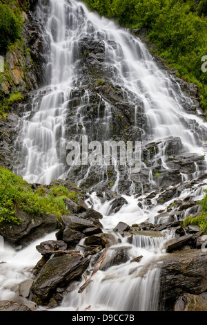 Coda di cavallo cade, Keystone Canyon, Richardson autostrada, 15 miglia a est di Valdez, Alaska, STATI UNITI D'AMERICA Foto Stock