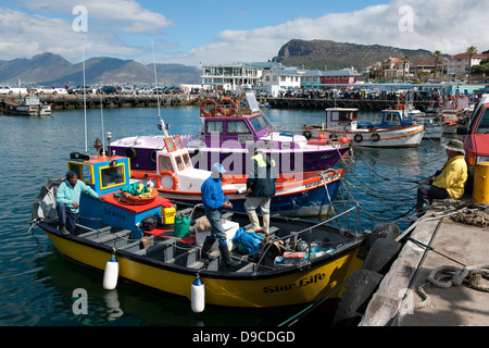 Barche da pesca in porto, Kalk Bay e False Bay, Sud Africa Foto Stock