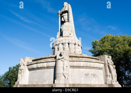Bismarkdenkmal ad Amburgo Saint Pauli (build: nel 1903-1906 dall'architetto Emil Schaudt e dello scultore Hugo Lederer.) Foto Stock