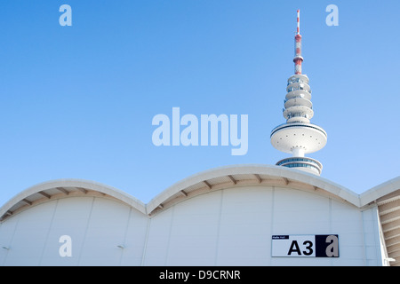 Salone fiera e la torre della televisione di Amburgo Foto Stock