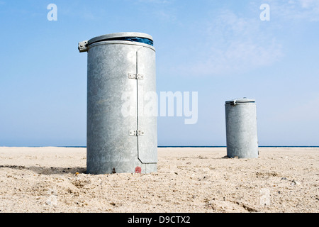 Tonnellate di rifiuti sulla spiaggia Foto Stock