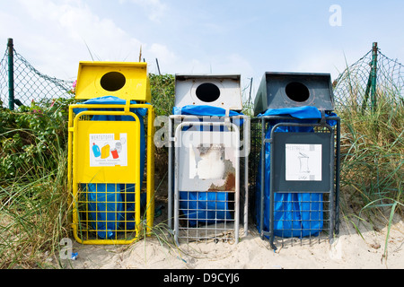 Tonnellate di rifiuti sulla spiaggia Foto Stock