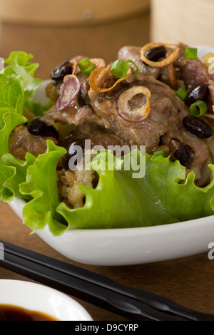 Mescolare la carne di maiale fritto w fagioli neri fermentati & aceto nero Foto Stock