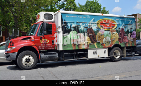 Kosher gelato carrello alimentare facendo una consegna nel Crown Heights sezione di Brooklyn, New York Foto Stock