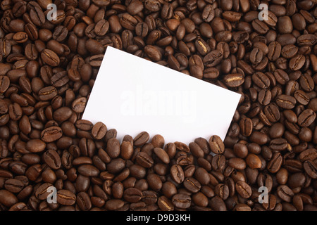 I chicchi di caffè con nota slip di carta Foto Stock