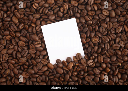 I chicchi di caffè con nota slip di carta Foto Stock