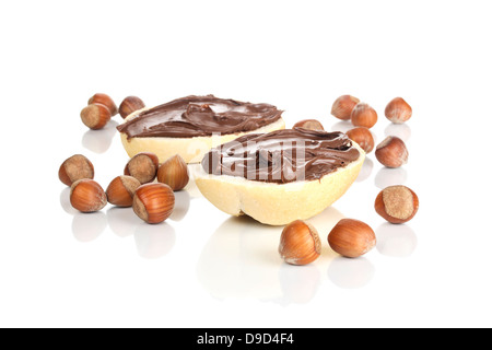 Rotoli di pane con il dado crema al torrone Foto Stock