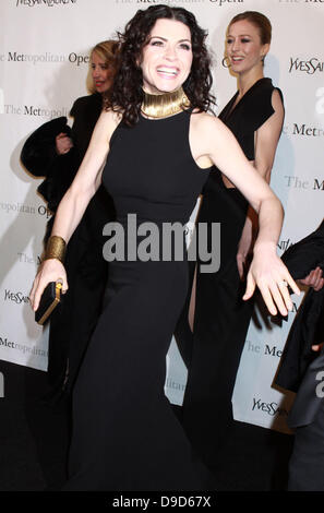 Julianna Marguiles Metropolitan Opera gala premiere di 'Rossini Le Comte Ory' - Arrivi dentro la città di New York, Stati Uniti d'America - 24.03.11 Foto Stock