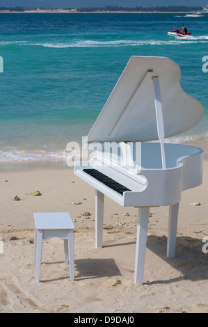 Il pianoforte sulla spiaggia Foto Stock