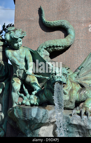 Le statue sulla fontana di Richard Kissling davanti al di fuori di Zurigo stazione ferroviaria principale, Svizzera Foto Stock