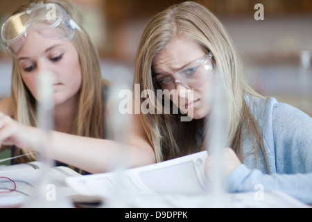 Studente perplesso Foto Stock