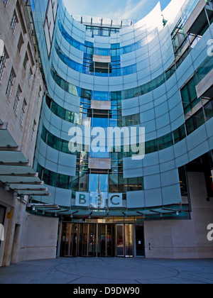 La facciata della nuova BBC Broadcasting House East Wing, Langham Place, City of Westminster, Londra, Inghilterra, Regno Unito Foto Stock