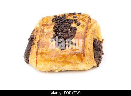 Fresca e gustosa pain au chocolat isolati su sfondo bianco Foto Stock