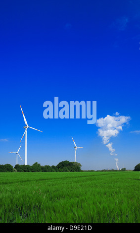 Gerstein RWE potenza vapore stazione e tre windturbines Werne-Stockum nelle vicinanze, RENANIA DEL NORD-VESTFALIA, Germania, Europa Foto Stock