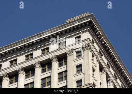 Edificio, tetto, FASCADE, calcestruzzo, mattoni, cielo blu, Philadelphia, Pennsylvania, Stati Uniti d'America Foto Stock