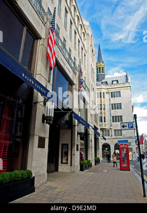 Vista di Bond Street, una sistemazione di strada dello shopping nel West End di Londra che corre da nord a sud tra Oxford Street e Piccadilly Foto Stock