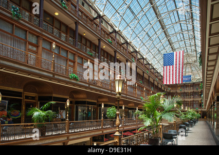 Vittoriano storico Shopping Arcade HYATT REGENCY HOTEL DOWNTOWN CLEVELAND OHIO USA Foto Stock