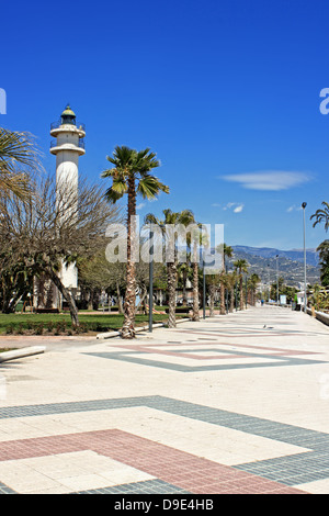 Faro lungo la promenade a Torre del Mar in Costa del Sol, Andalusia, Spagna Foto Stock