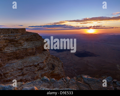 Makhtesh Ramon cratere nel deserto del Negev, Israele Foto Stock