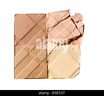 Sgranate bronzer polvere taglio compatto su uno sfondo bianco Foto Stock