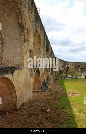 Gli archi del grande acquedotto in Elvas Portogallo , chiamato Aqueduto da Amoreira Foto Stock