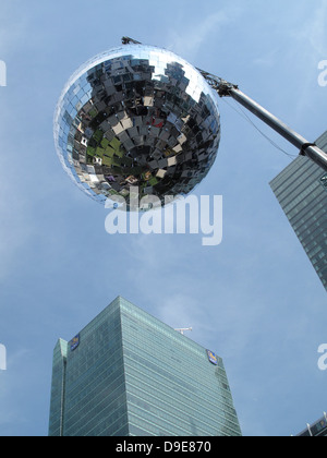 Più grande del mondo di palla da discoteca, Toronto, Ontario, Canada Foto Stock