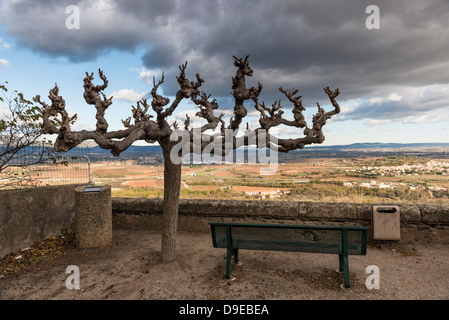 Aprire la vista della campagna dal villaggio di collina di Lacoste, Hérault, Languedoc-Roussillon, Francia Foto Stock