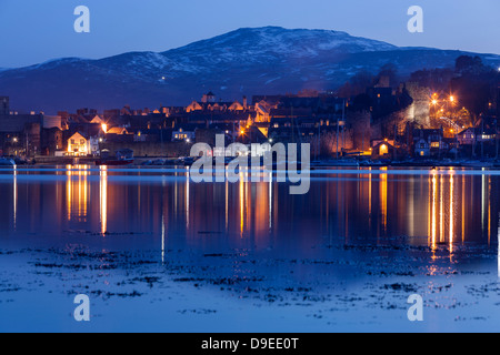 Vista verso Conwy Castle su fiume Conwy, Conwy (Conway), il Galles del Nord, Regno Unito, Europa. Foto Stock