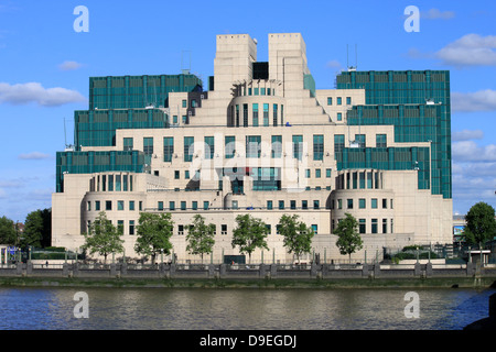 Secret Intelligence Services building, Vauxhall Cross, Vauxhall, Londra sulla sponda sud del fiume Tamigi Foto Stock