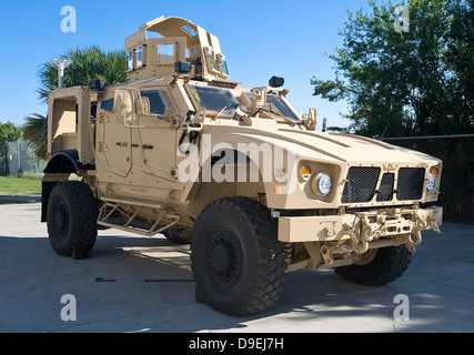 An Oshkosh M-ATV miniera agguato resistente protetto veicolo fuoristrada. Foto Stock