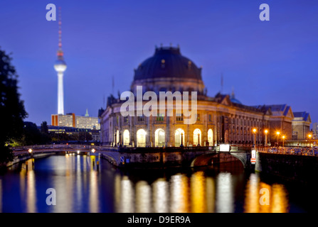 Notte ammissione di Bode Museum torre televisiva Alex isola dei musei patrimonio culturale mondiale dell UNESCO Vista in miniatura giocattoli visualizza Tilt S Foto Stock