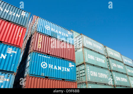 Container nel porto di Amburgo container nel porto di Amburgo Foto Stock