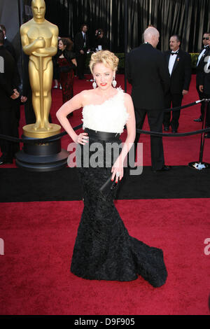 Virginia Madsen annuale ottantatreesimo Academy Awards (Oscar) tenutosi presso il Teatro Kodak - Gli arrivi di Los Angeles, California - 27.02.11 Foto Stock