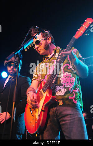 Frontman Aaron Barrett della bobina grande pesce performanti a Birmingham O2 Academy Birmingham, Inghilterra - 27.02.11 Foto Stock