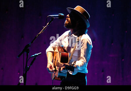 Ray LaMontagne esegue presso il Padiglione del teatro. Bournemouth, Inghilterra - 02.03.11. Foto Stock