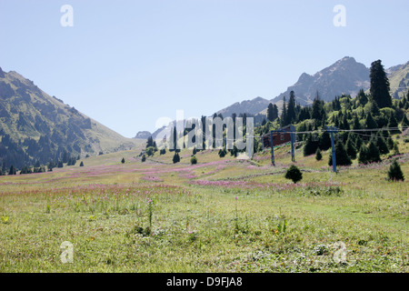 La funivia di Tian Shan montagna vicino a Almaty, Chimbulak, Kazakistan, Asia centrale Foto Stock