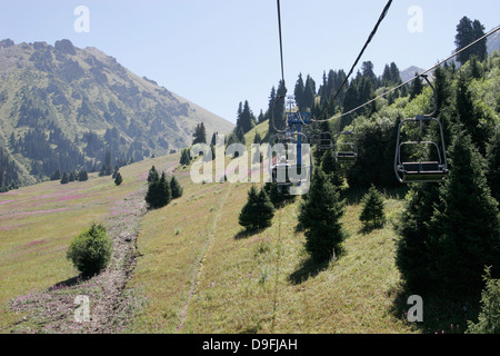 La funivia di Tian Shan montagna vicino a Almaty, Chimbulak, Kazakistan, Asia centrale Foto Stock