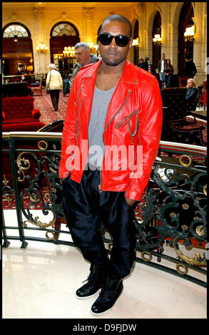 Kanye West settimana della moda di Parigi pronto a indossare Autunno/Inverno 2012 - Balmain - presso l'Hotel Scribe Paris, Francia - 03.03.11 Foto Stock