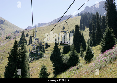 La funivia di Tian Shan montagna vicino a Almaty, Chimbulak, Kazakistan, Asia centrale Foto Stock