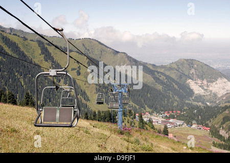 La funivia di Tian Shan montagna vicino a Almaty, Chimbulak, Kazakistan, Asia centrale Foto Stock