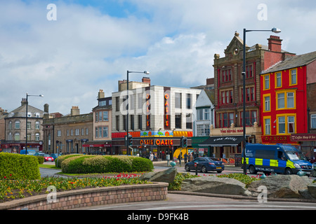 Negozi negozi negozi negozi lungo il lungomare Marine Road Morecambe Bay Lancashire Inghilterra GB Gran Bretagna Regno Unito Regno Unito Foto Stock