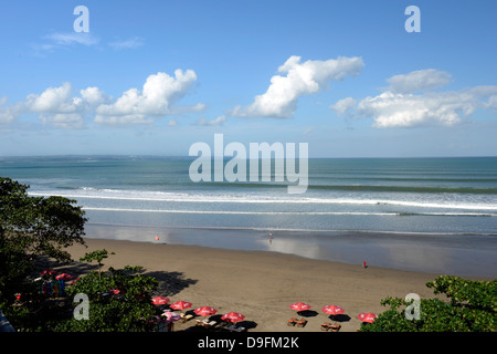 La spiaggia di Kuta Beach, Bali, Indonesia, sud-est asiatico Foto Stock